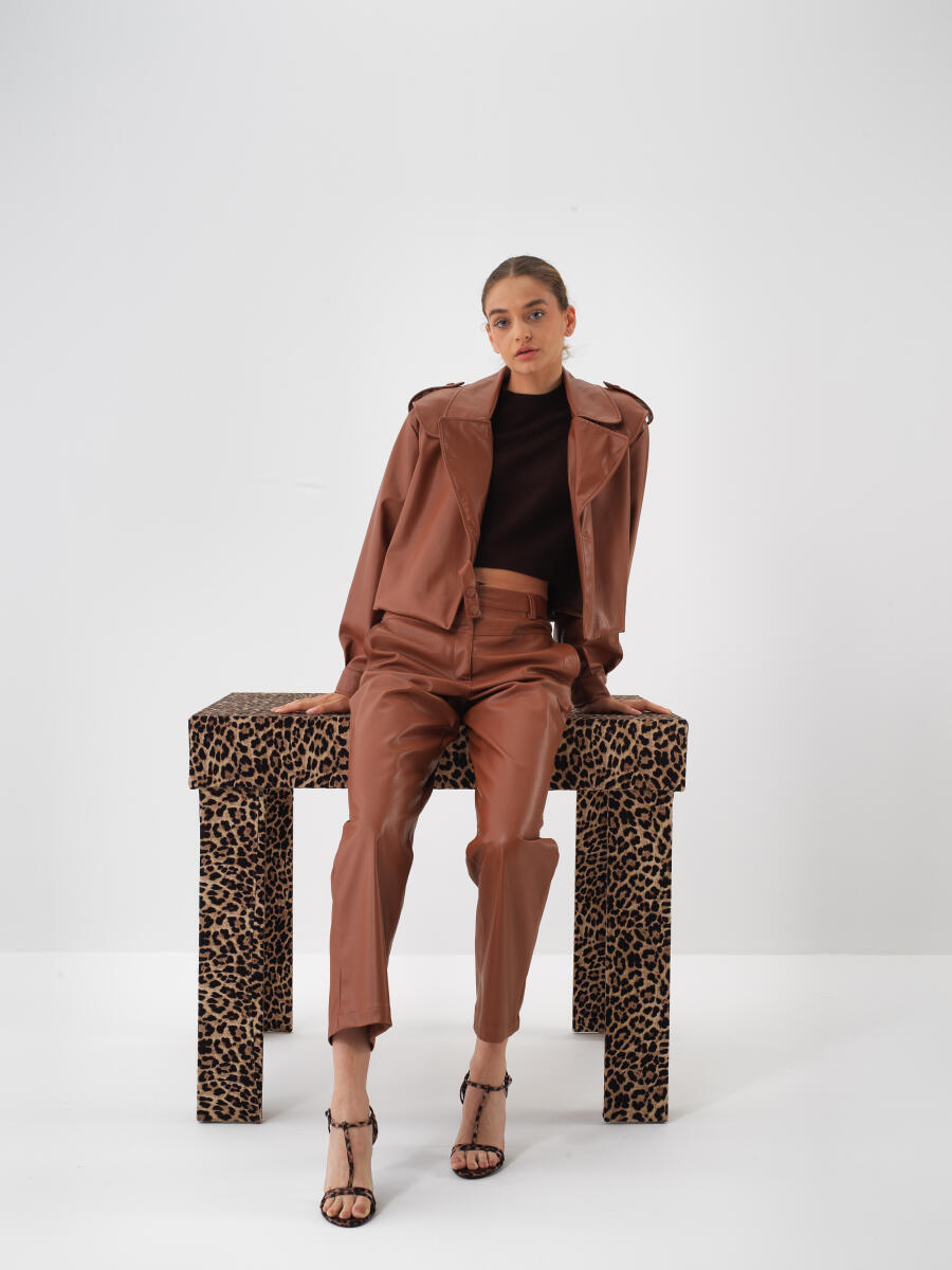 Camel Deri Görünümlü Regular Fit Pantolon