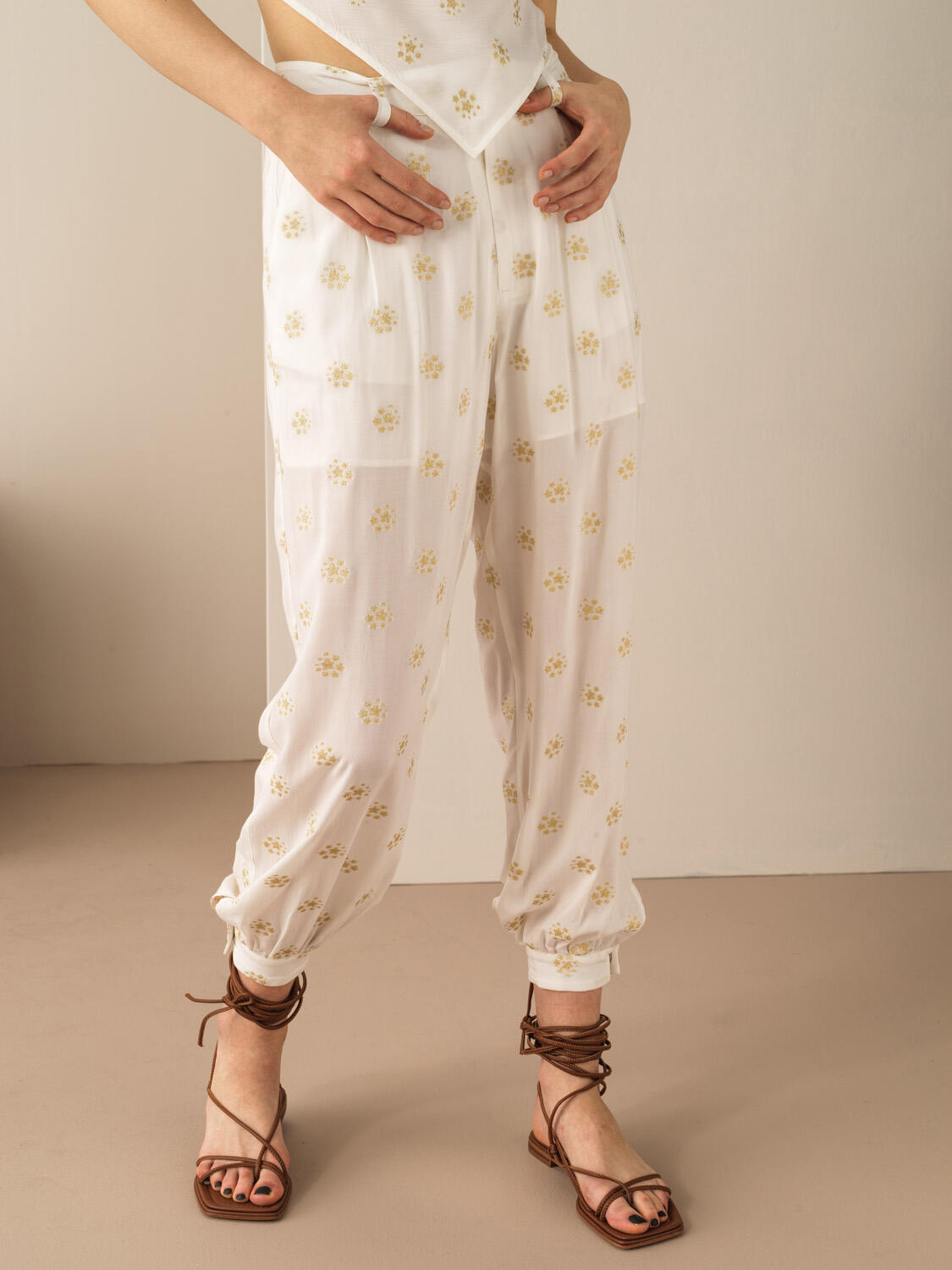 Ekru Doğal Dökümlü Regular Fit Pantolon