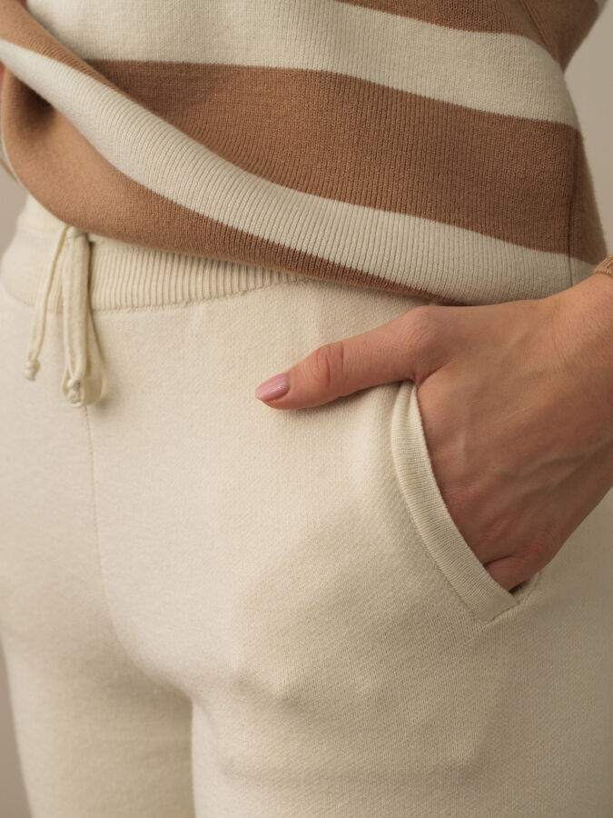 Kırık Beyaz Formunu Koruyan Regular Fit Pantolon - Xint