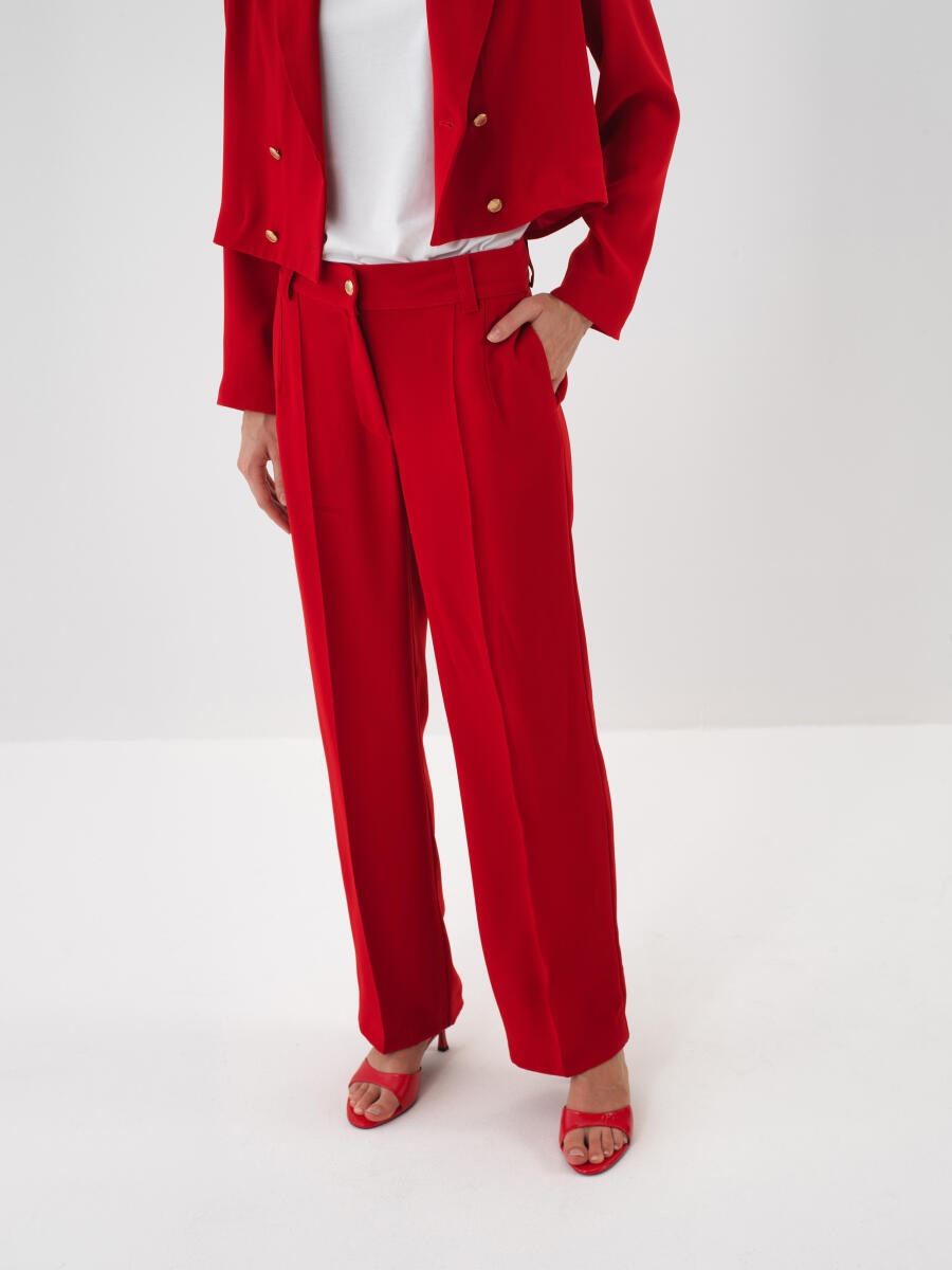 Kırmızı Formunu Koruyan Regular Fit Pantolon