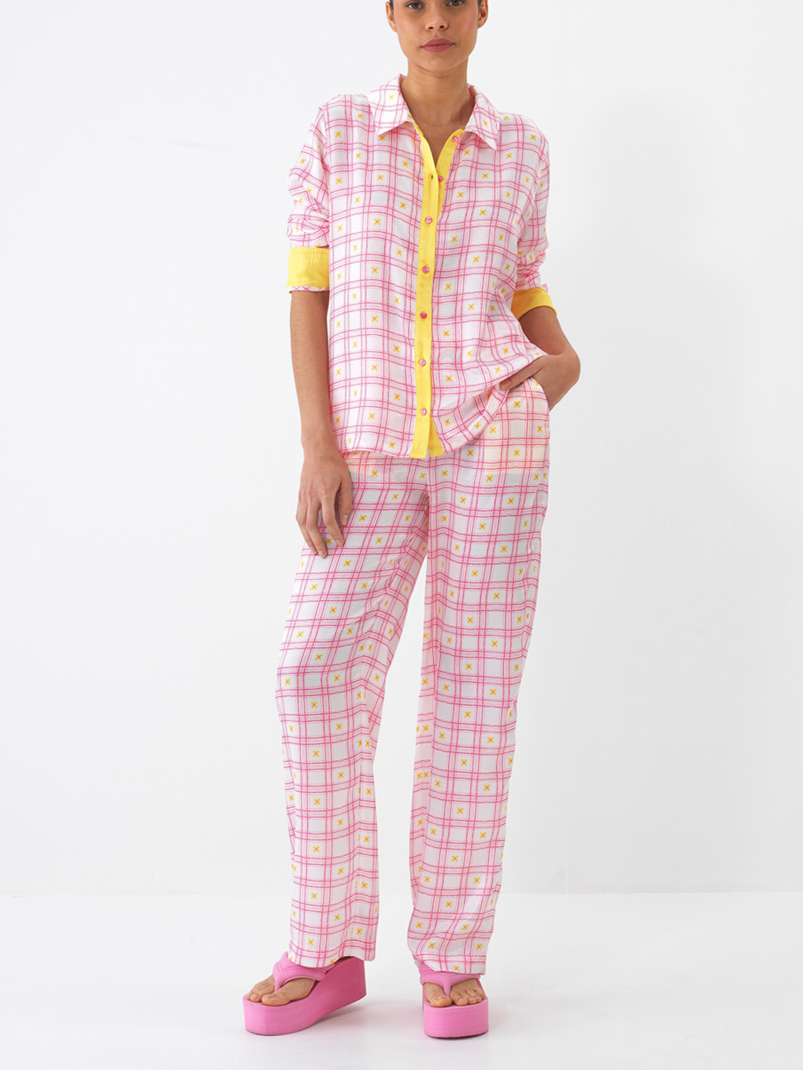 Pembe Formunu Koruyan Regular Fit Pantolon