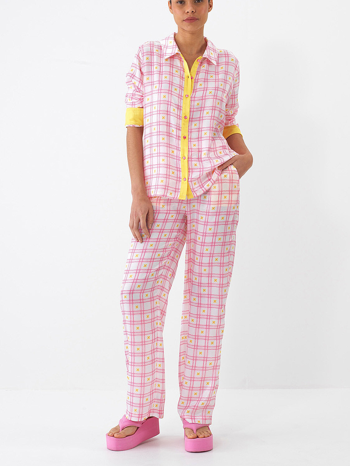 Pembe Formunu Koruyan Regular Fit Pantolon