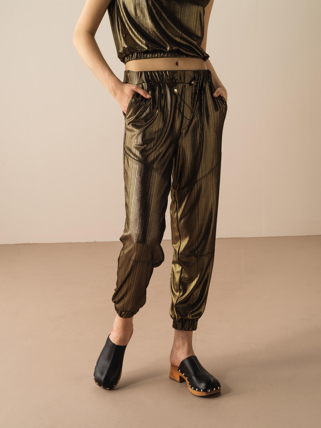 Siyah Pamuk Dokulu Regular Fit Pantolon
