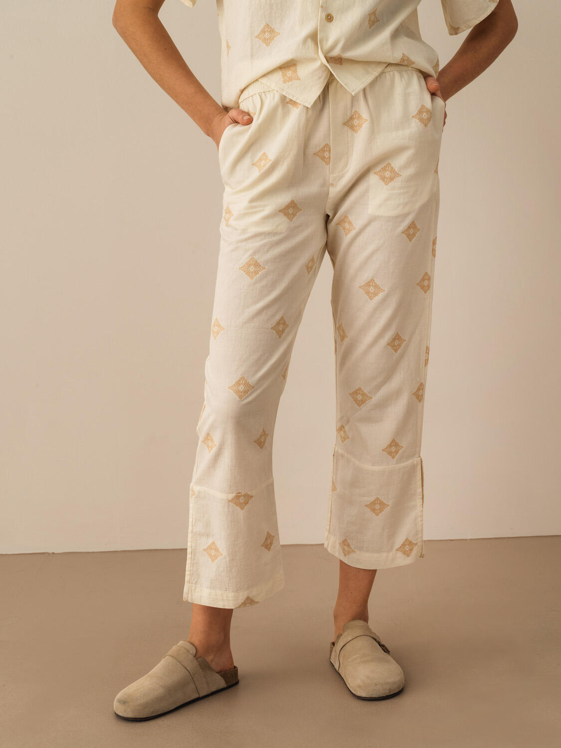 Taş Rengi Pamuk Dokulu Regular Fit Pantolon