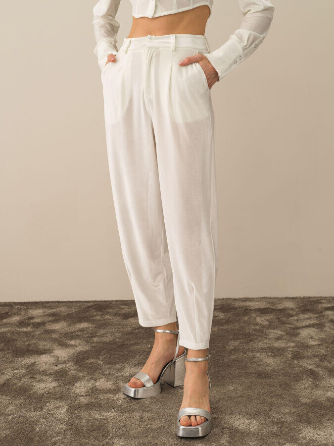 Xint Toptan Kırık Beyaz Esnek Dokulu Oversize Pantolon