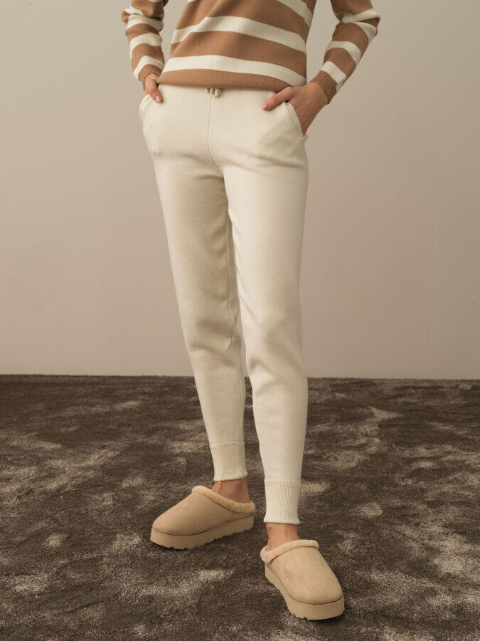 Xint Toptan Kırık Beyaz Formunu Koruyan Regular Fit Pantolon