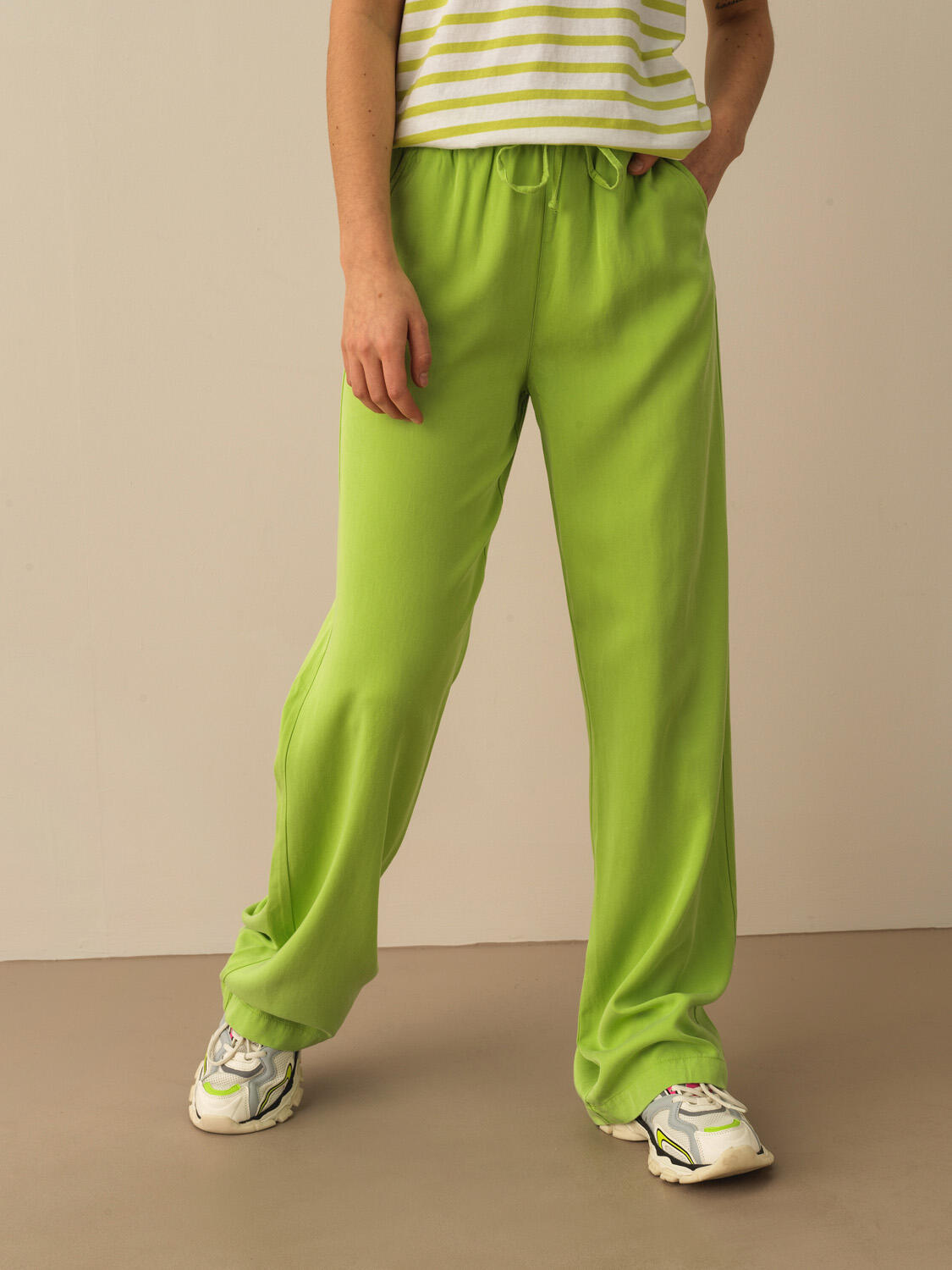 Yeşil Doğal Akışlı Oversize Pantolon