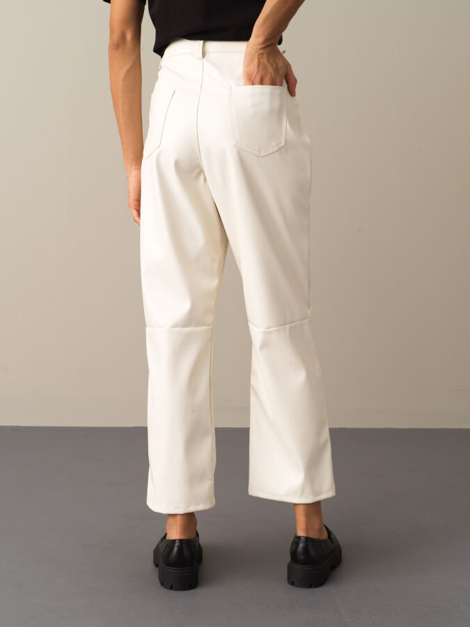 Ekru Regular Fit Deri Görünümlü Pantolon - 4