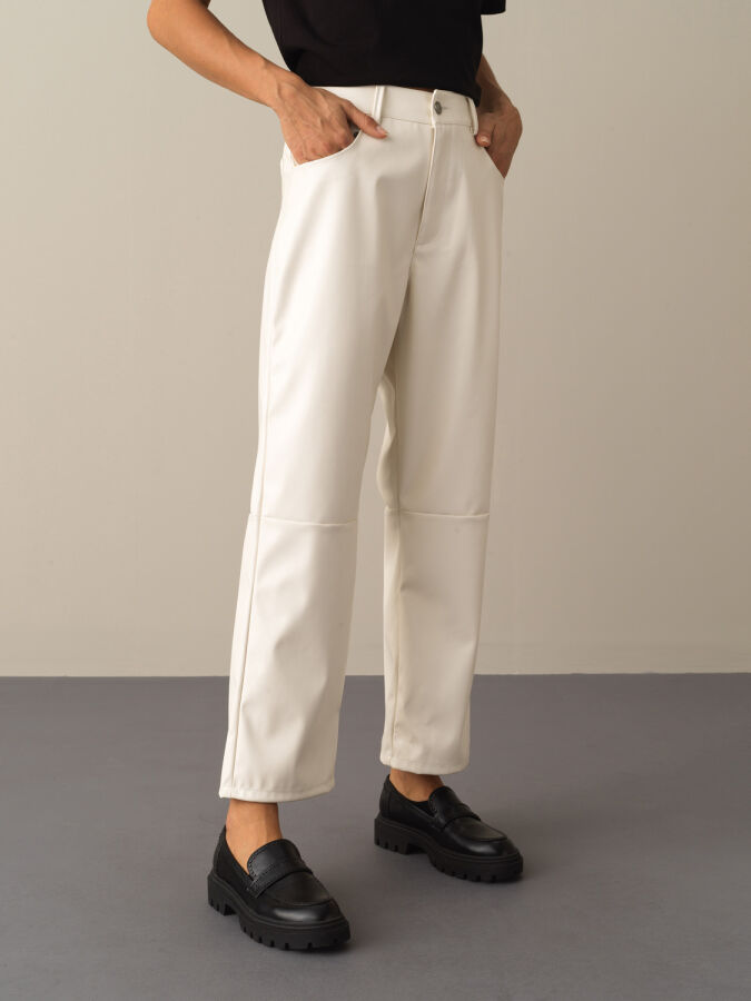 Ekru Regular Fit Deri Görünümlü Pantolon - 1
