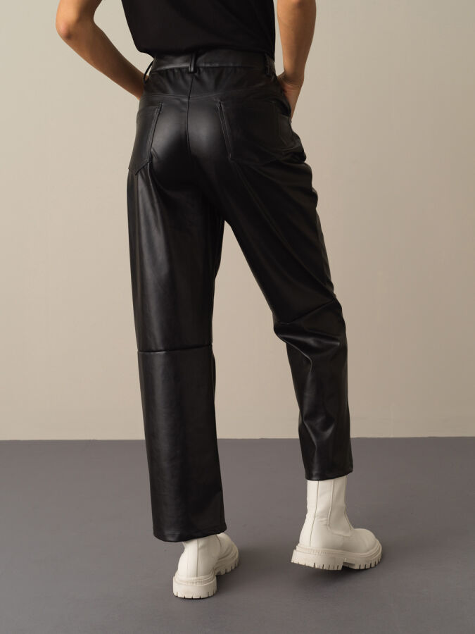Siyah Regular Fit Deri Görünümlü Pantolon - 3