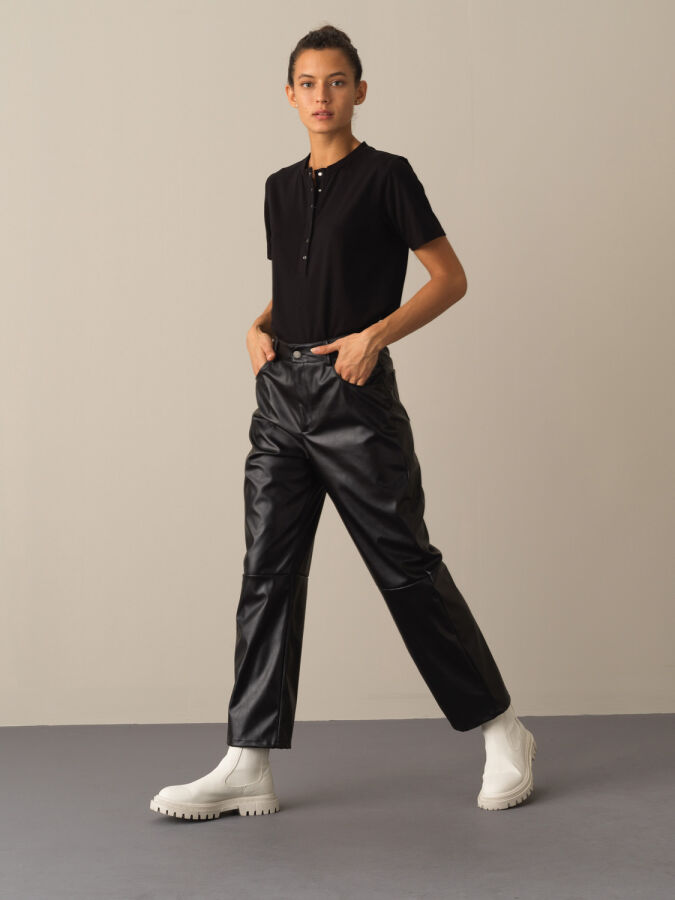 Siyah Regular Fit Deri Görünümlü Pantolon - 2