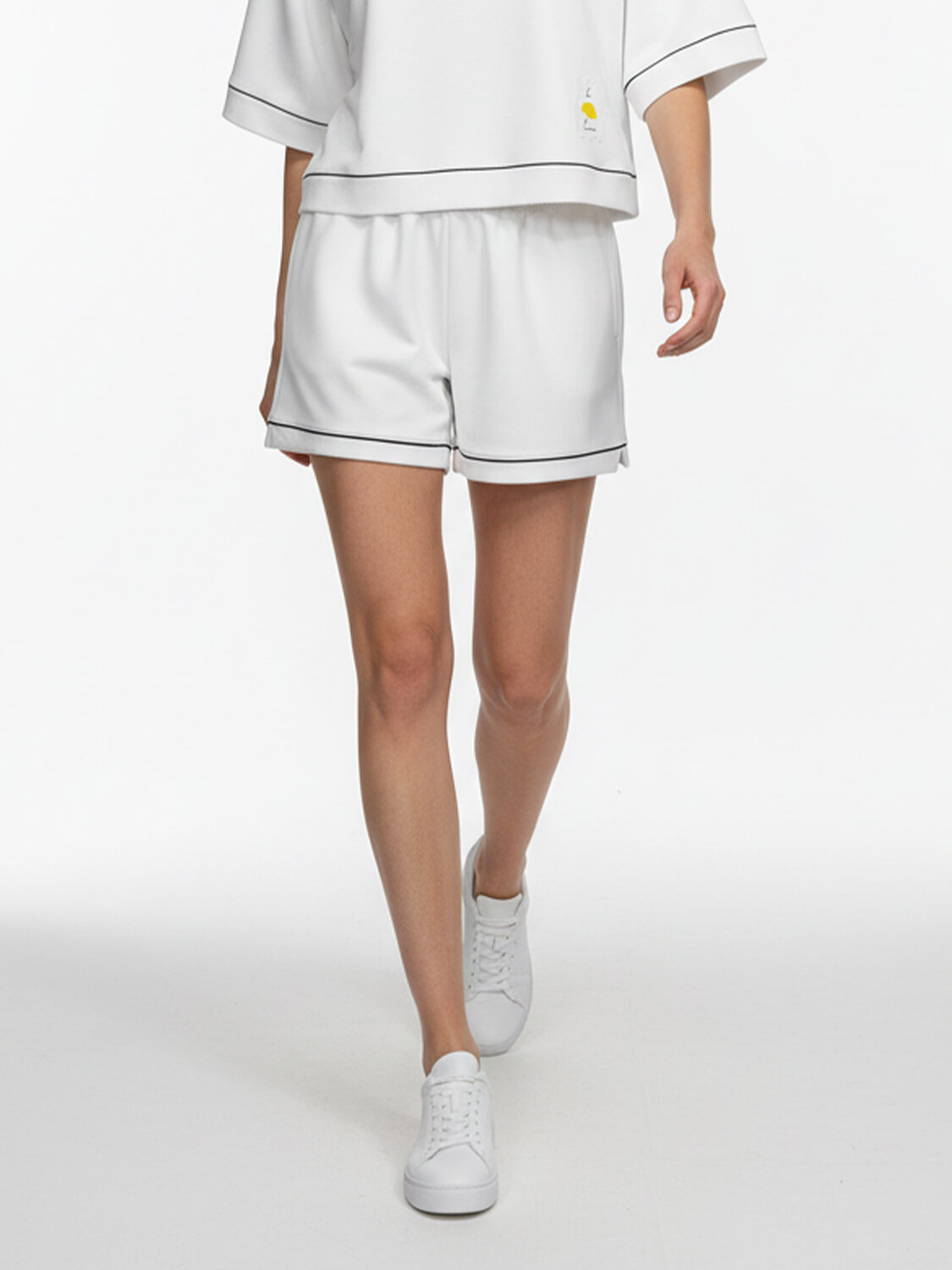 Beyaz Pamuk Dokulu Oversize Şort