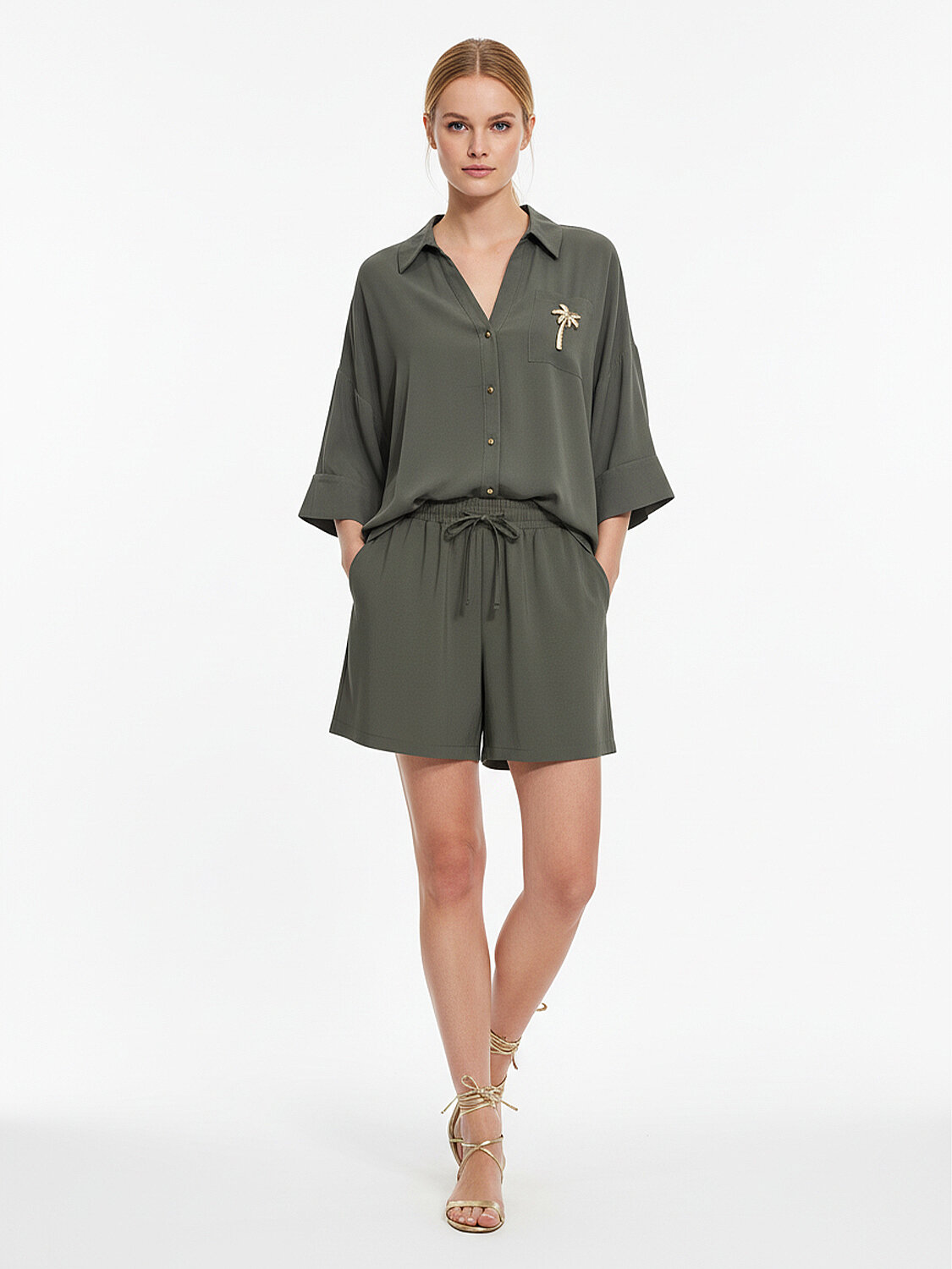 Haki İpeksi Dokulu Oversize Şort (1)