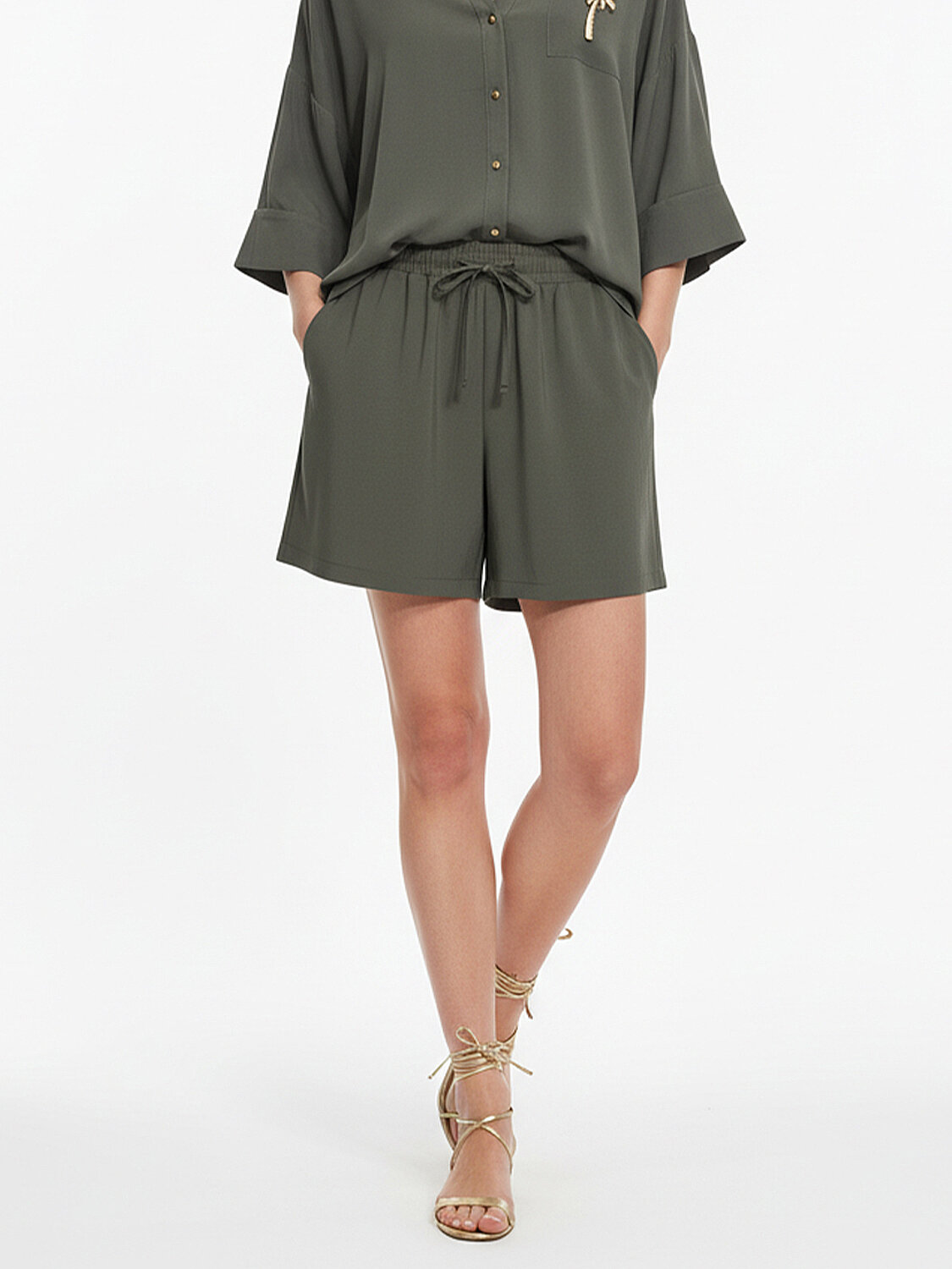 Haki İpeksi Dokulu Oversize Şort