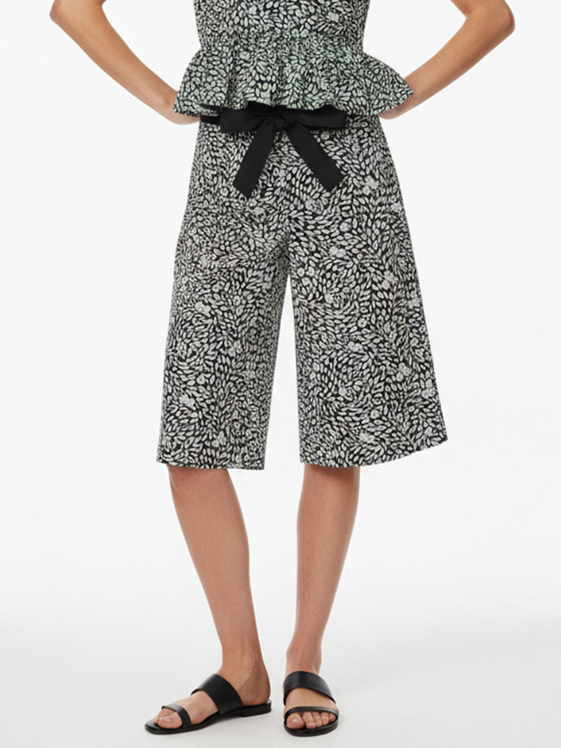 Siyah Pamuk Dokulu Regular Fit Şort - 1