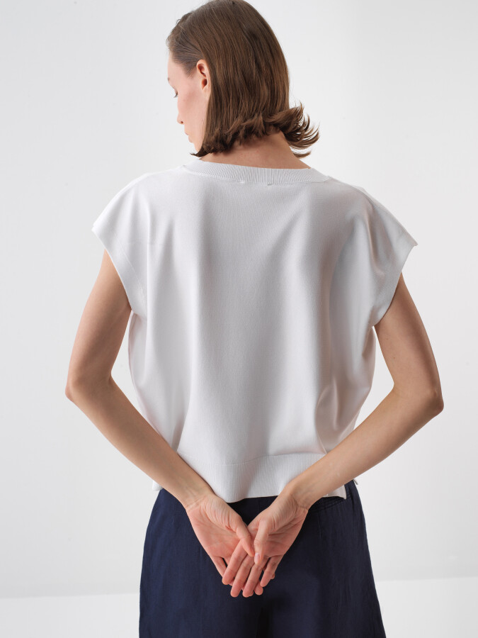 Beyaz Doğal Dökümlü Oversize Süveter (4)