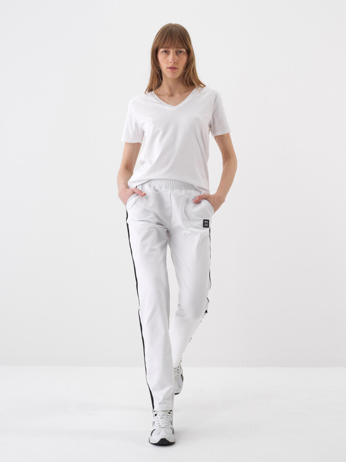 Beyaz Pamuk Dokulu Regular Fit Sweat Pantolon (1)