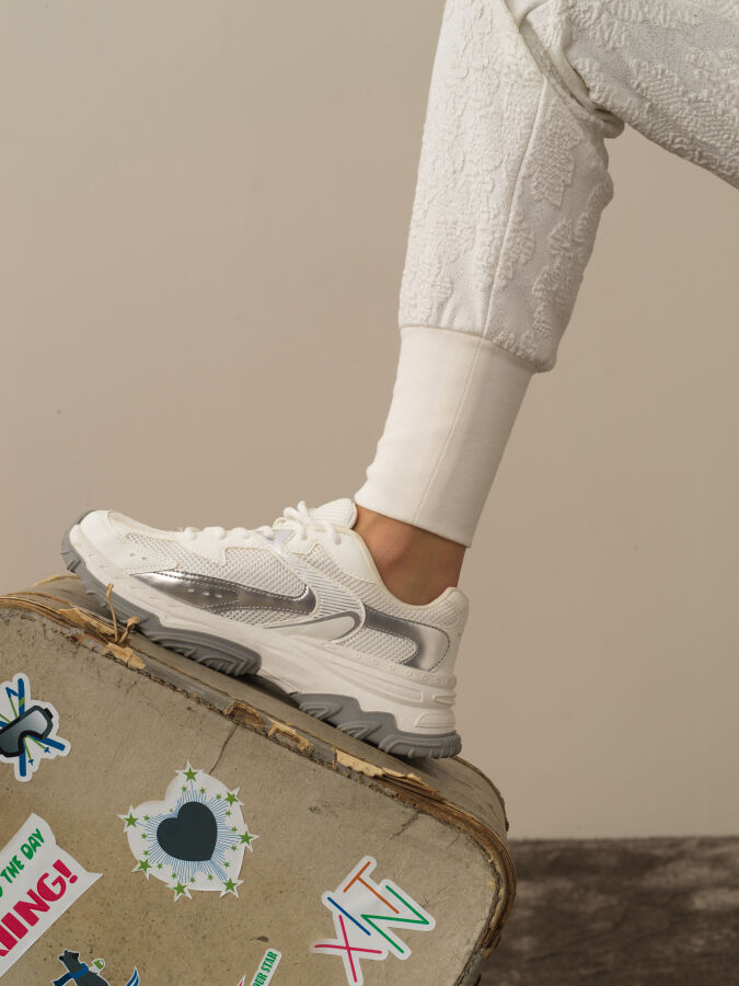 Kırık Beyaz Pamuk Dokulu Regular Fit Sweat Pantolon - Xint