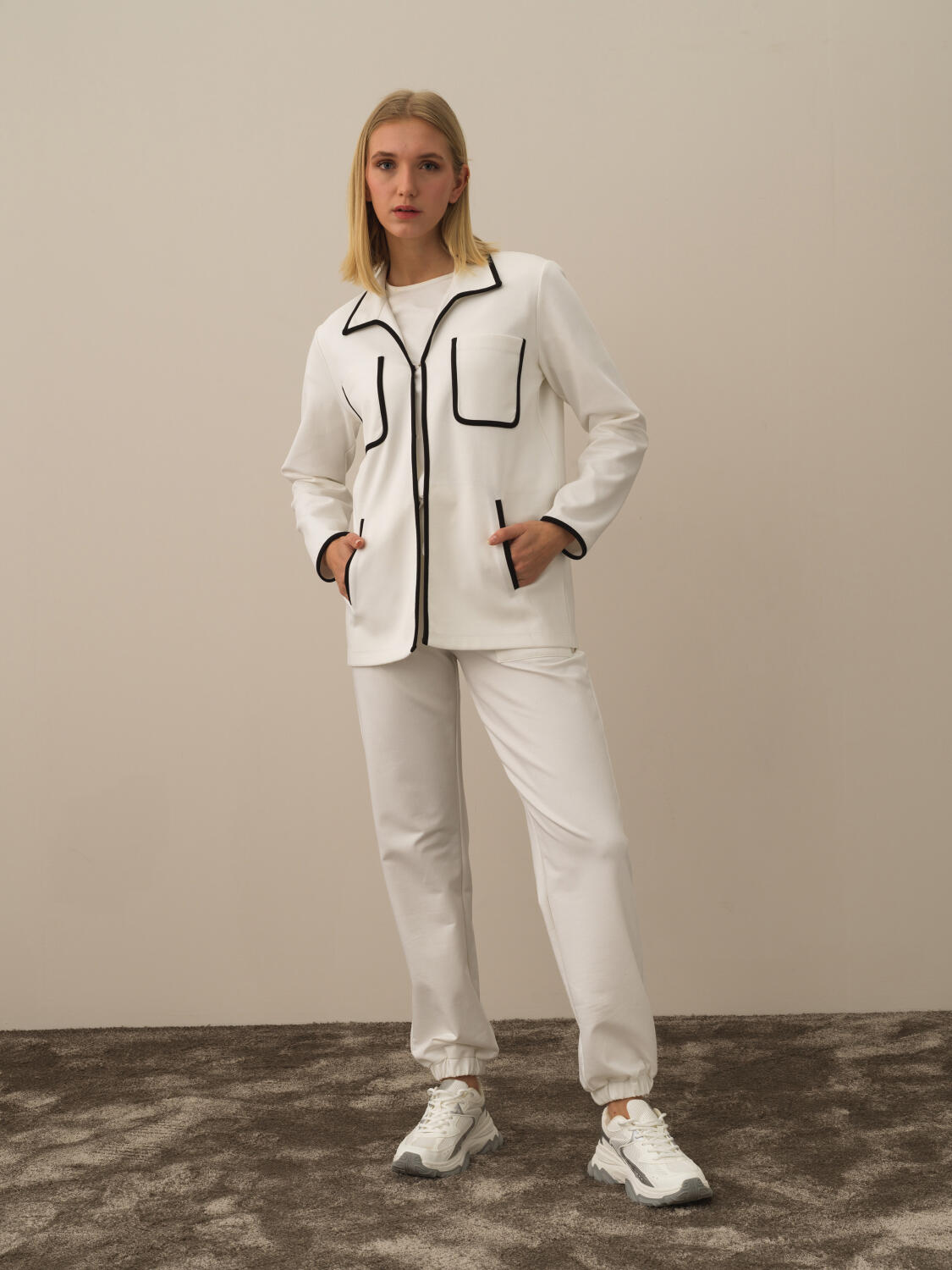 Kırık Beyaz Pamuk Dokulu Regular Fit Sweatmont