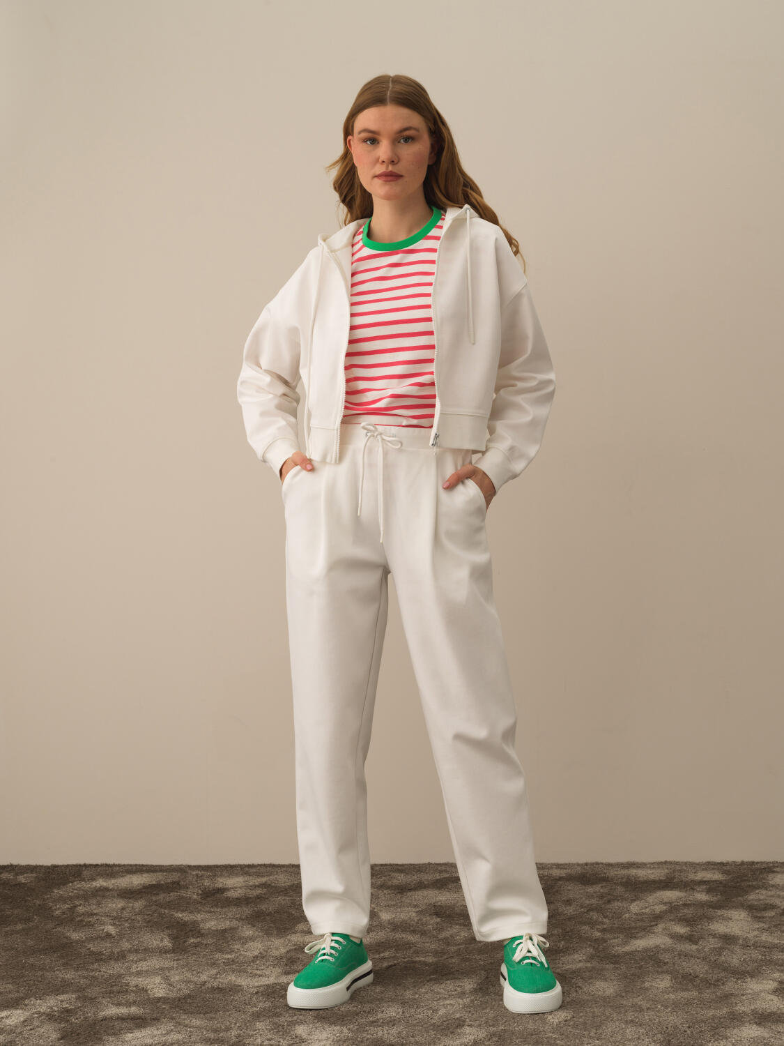 Kırık Beyaz Pamuk Dokulu Regular Fit Sweatmont