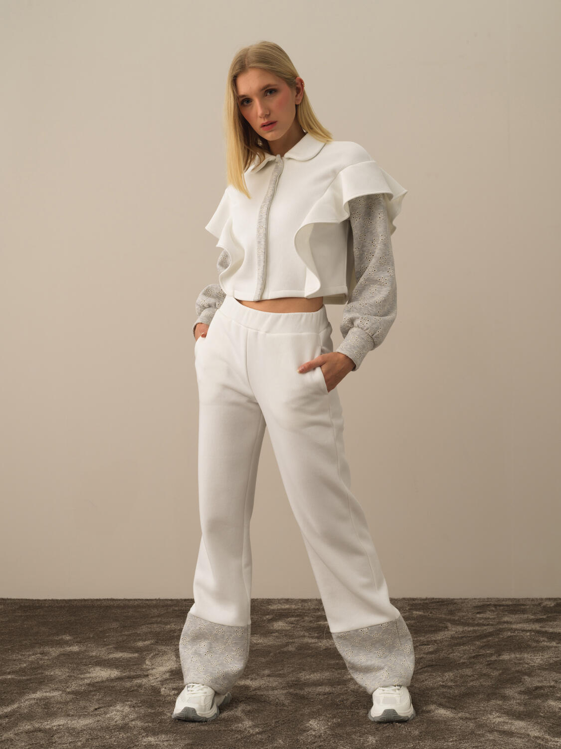 Kırık Beyaz Pamuk Dokulu Regular Fit Sweatmont