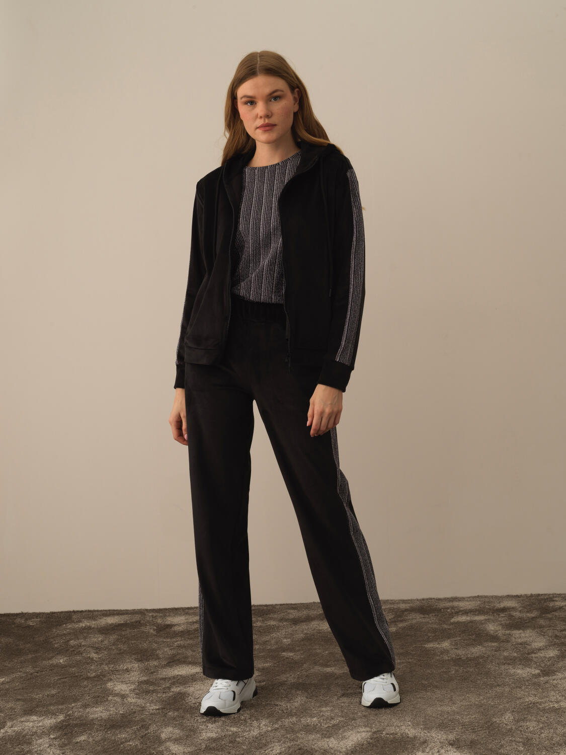 Siyah Esnek Dokulu Regular Fit Sweatmont