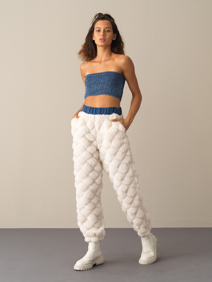 Beyaz Yumuşak Dokulu Oversize Cepli Kuzu Pantolon - Xint