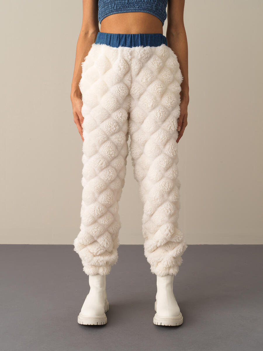Beyaz Yumuşak Dokulu Oversize Cepli Kuzu Pantolon