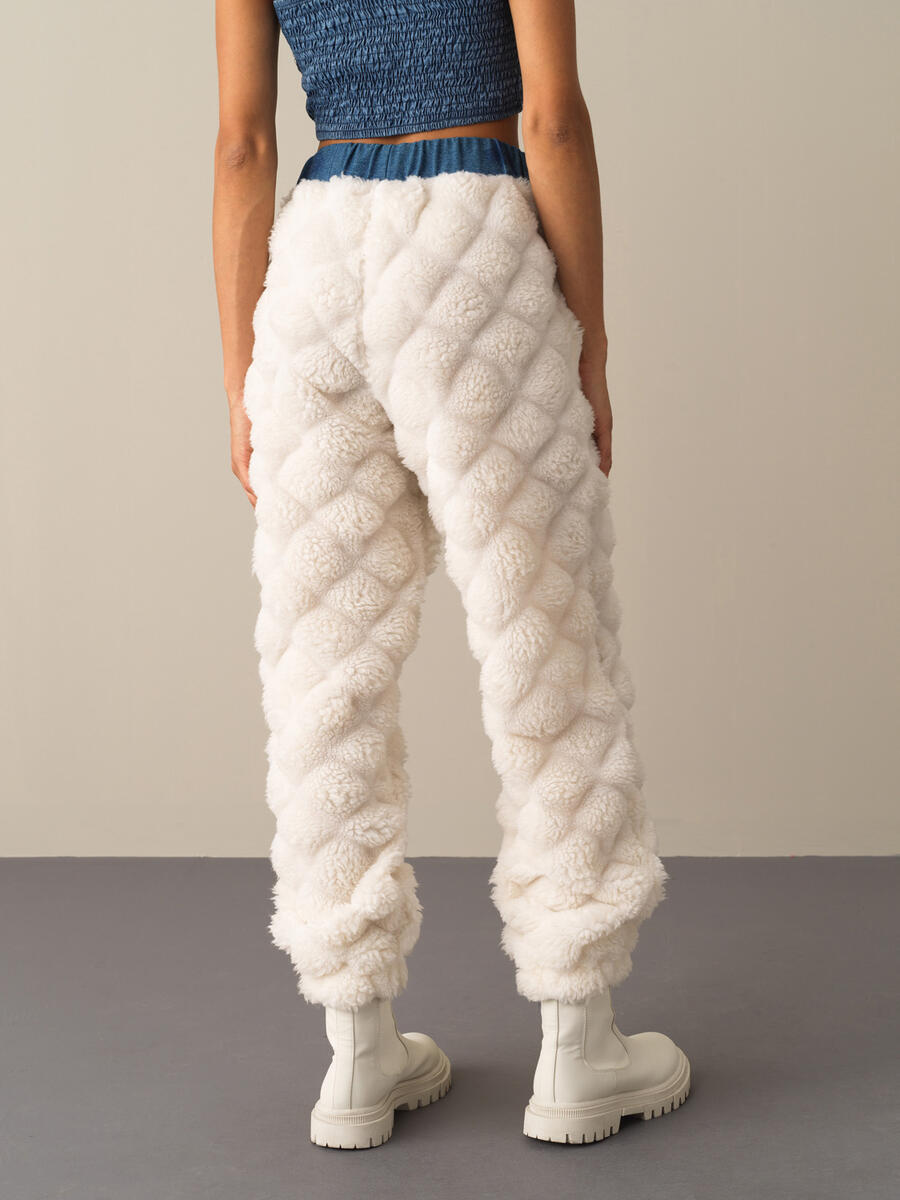 Beyaz Yumuşak Dokulu Oversize Cepli Kuzu Pantolon - 4