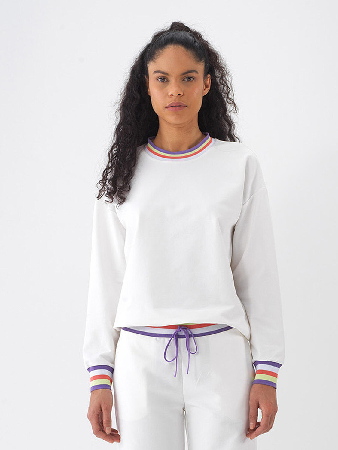 Beyaz Pamuk Dokulu Regular Fit Sweatshirt - 1