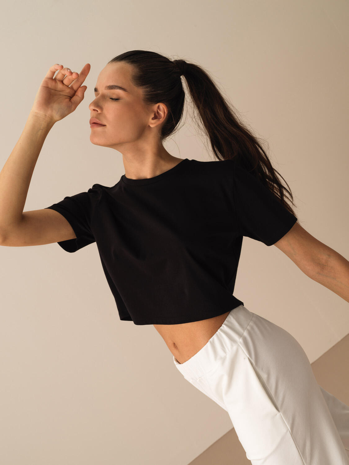 Siyah Pamuk Dokulu Regular Fit Tişört