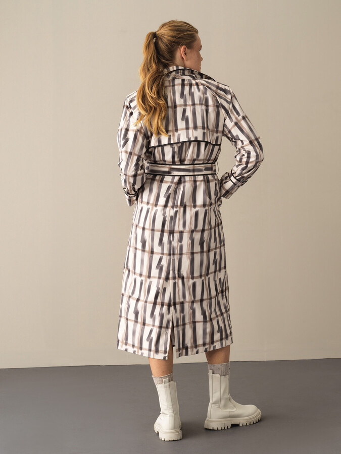 Siyah Formunu Koruyan Regular Fit Desenli Trençkot - Xint