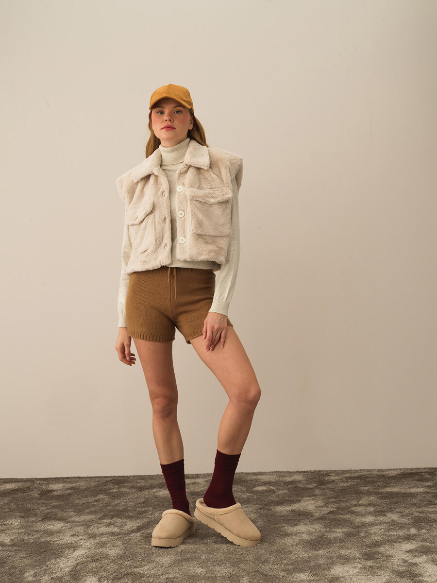 Ekru Formunu Koruyan Oversize Yelek