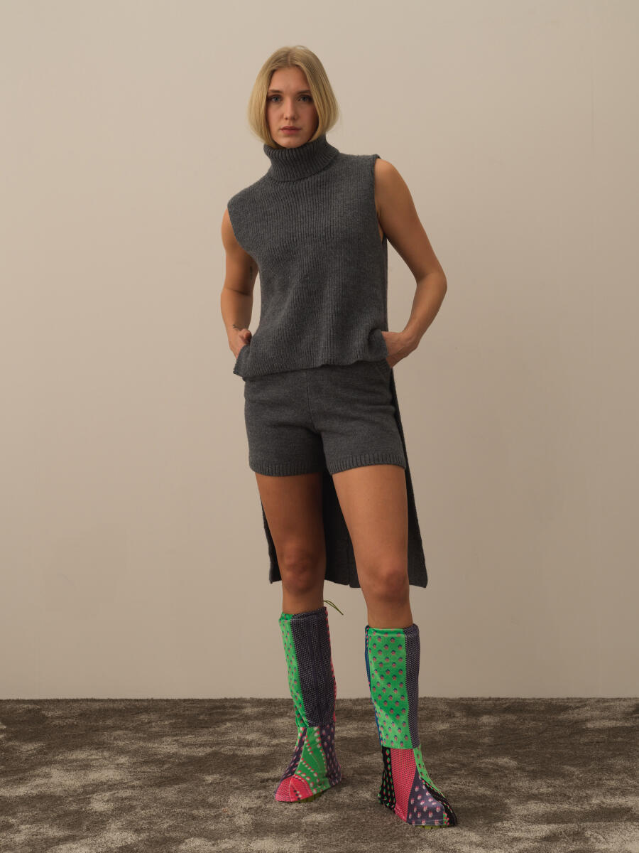 Koyu Gri Doğal Yün Dokulu Regular Fit Yelek