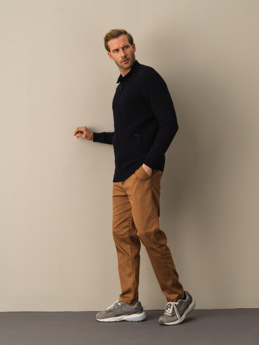 Button Detailed Regular Fit Zip-Up Cardigan - 3