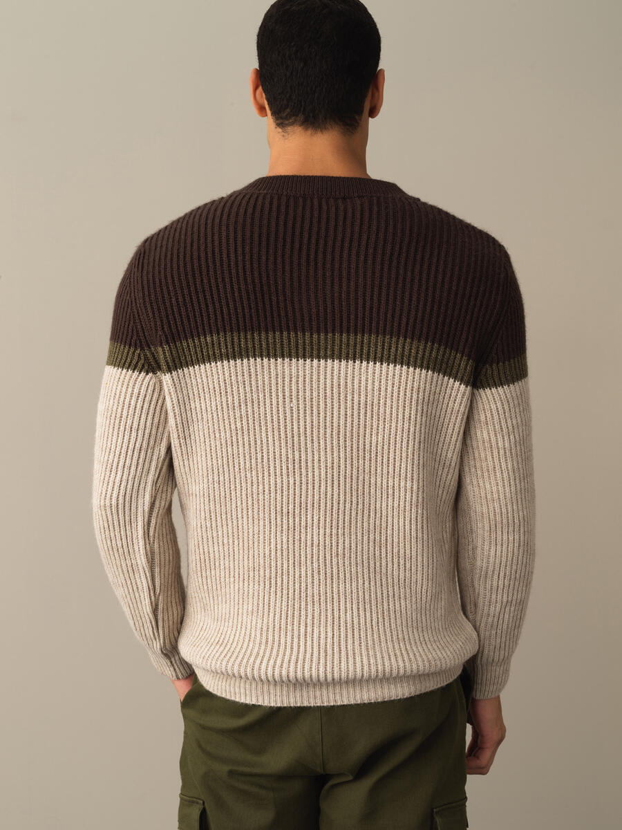 V-Neck Regular Fit Striped Detail Sweater - 3