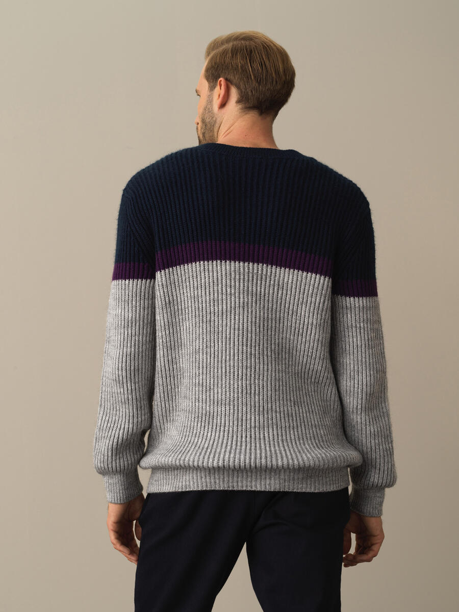 V-Neck Regular Fit Striped Detail Sweater - 3