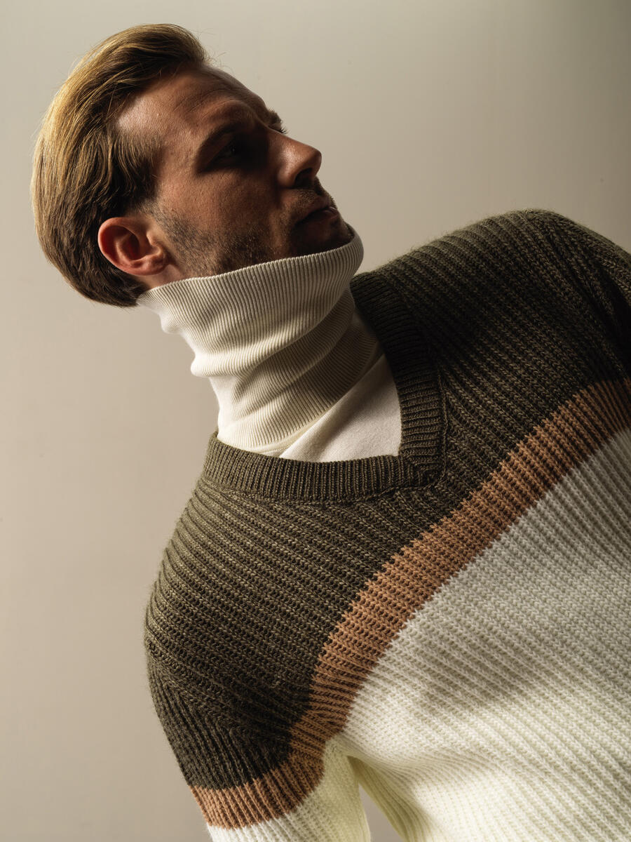 V-Neck Regular Fit Striped Detail Sweater - 3