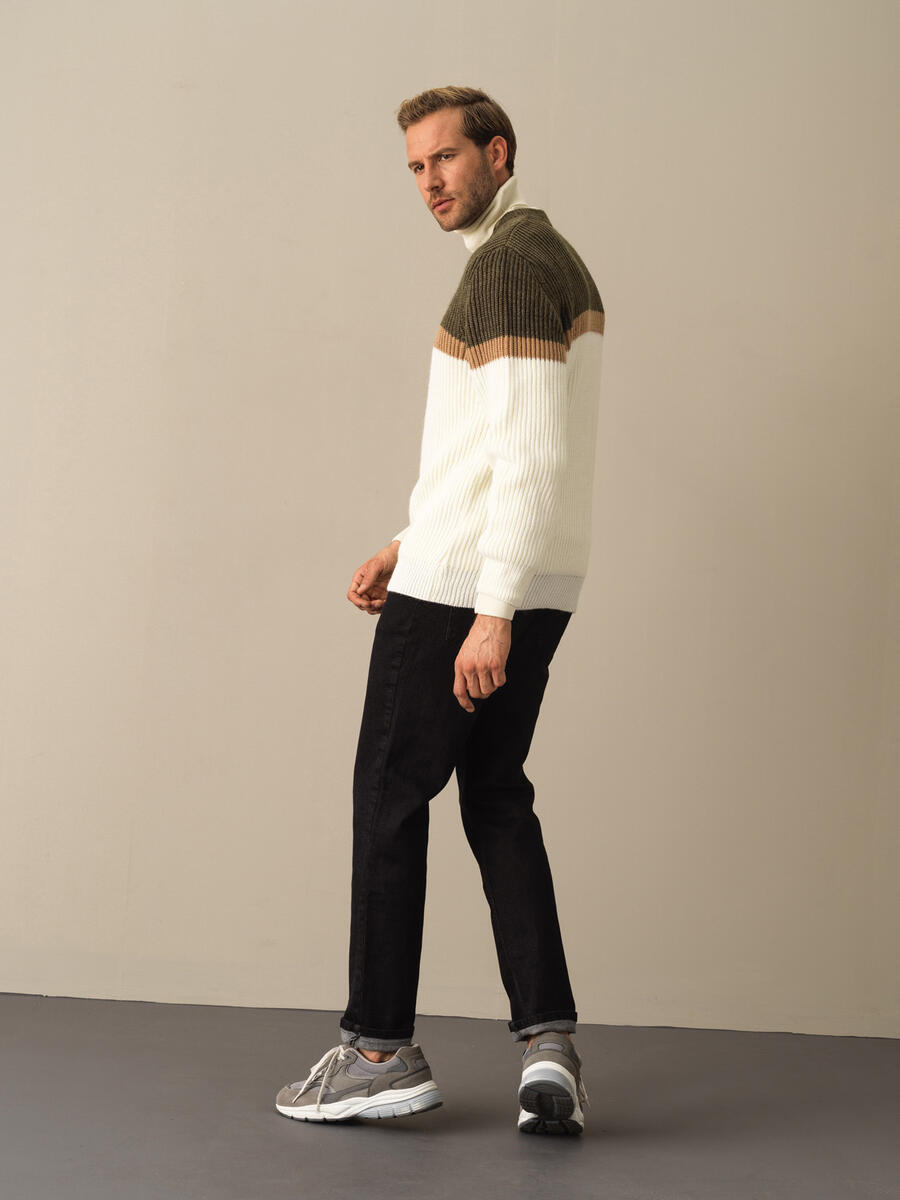 V-Neck Regular Fit Striped Detail Sweater - 3