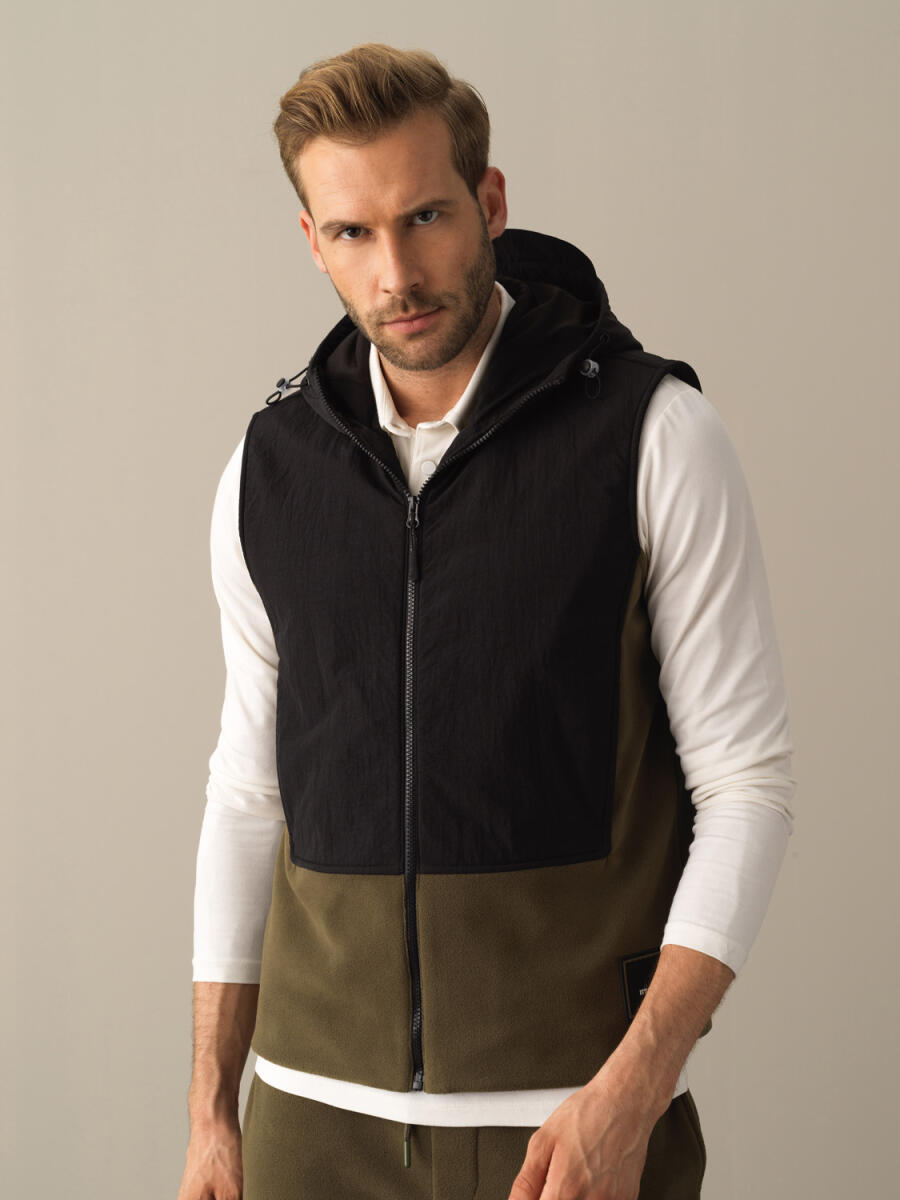 Regular Fit Garnished Polar Vest