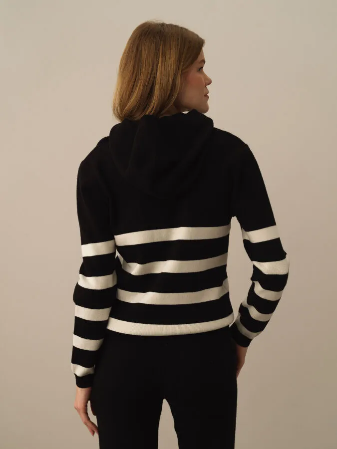 Oversized Hooded Sweater - Xint