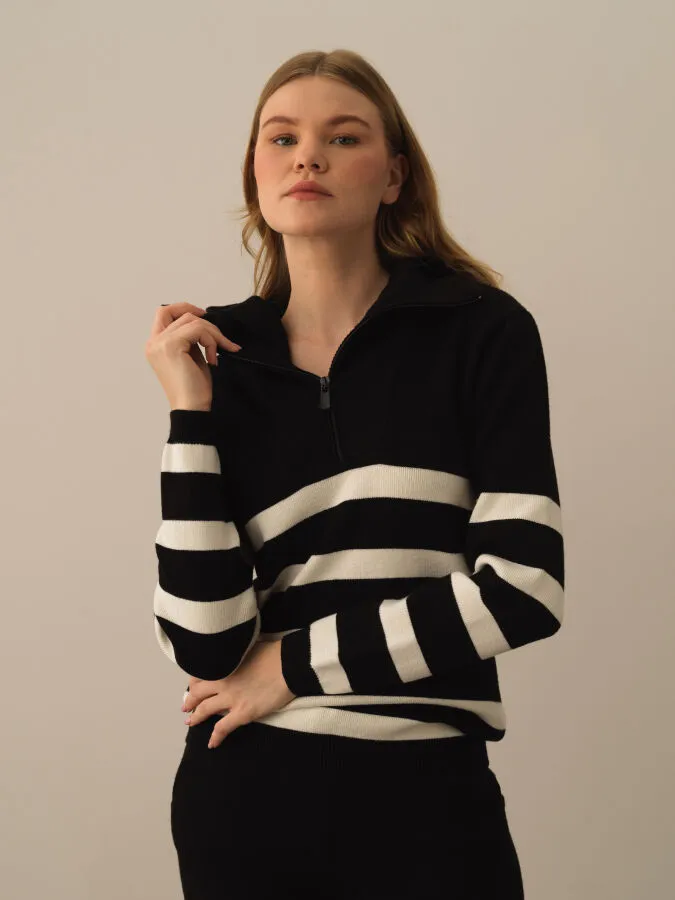 Oversized Hooded Sweater - Xint