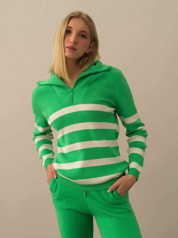 Oversized Hooded Sweater - Xint