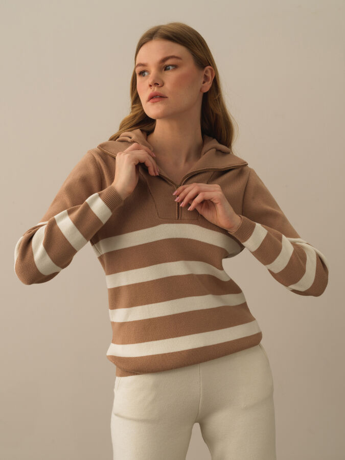 Oversized Hooded Sweater - Xint