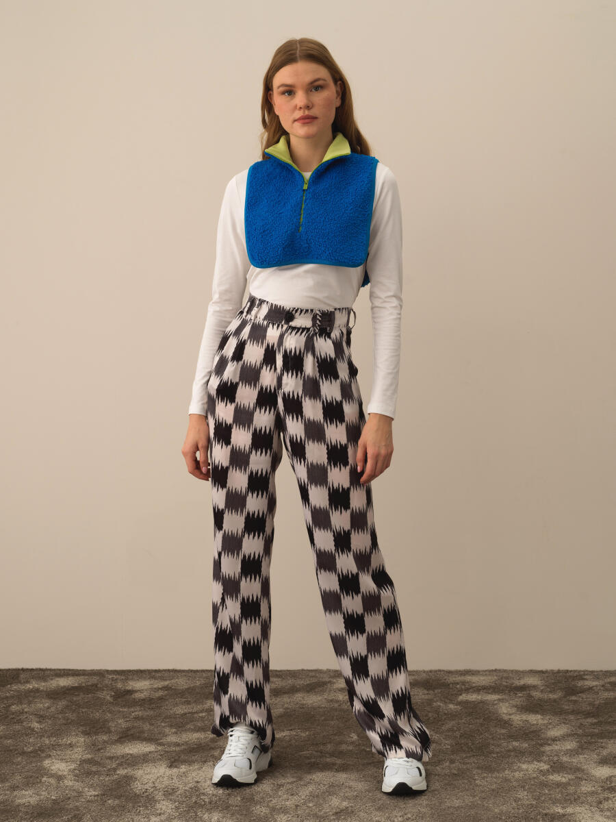 Regular Fit Neckline - 2