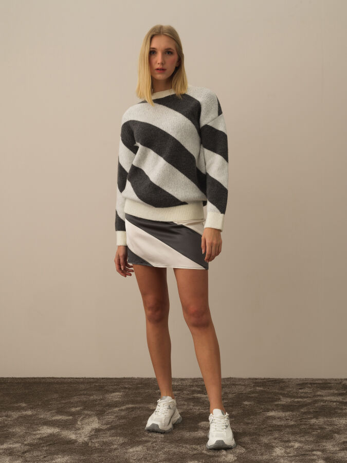 Striped Oversized Sweater - Xint