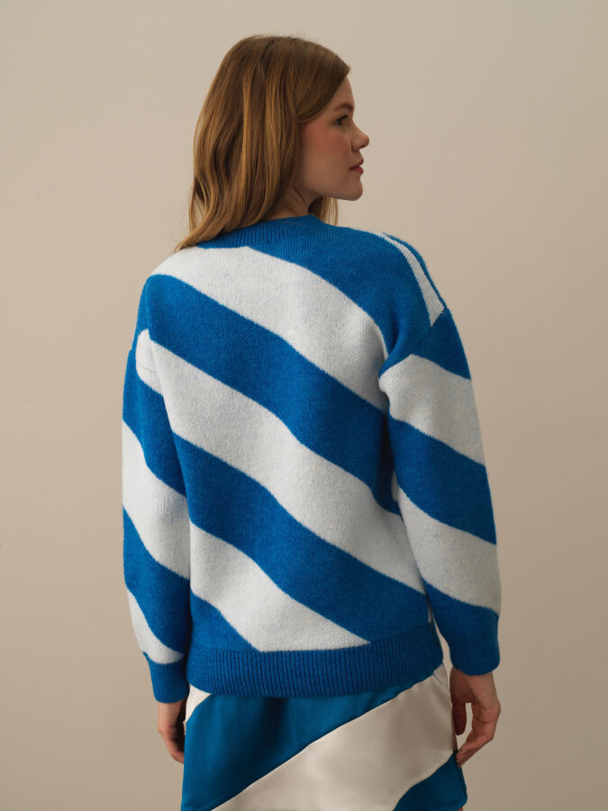 Striped Oversized Sweater - Xint