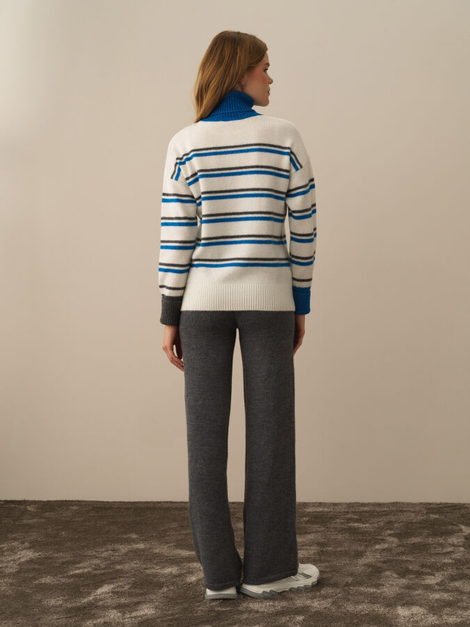 Striped Turtleneck Oversized Sweater - Xint
