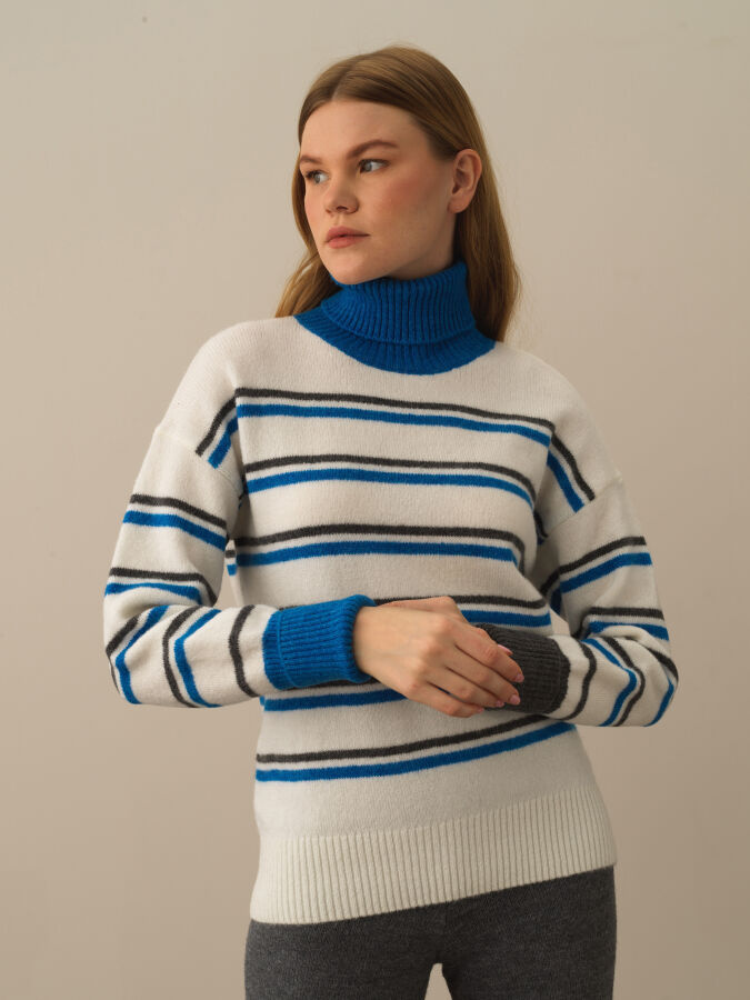 Striped Turtleneck Oversized Sweater - Xint