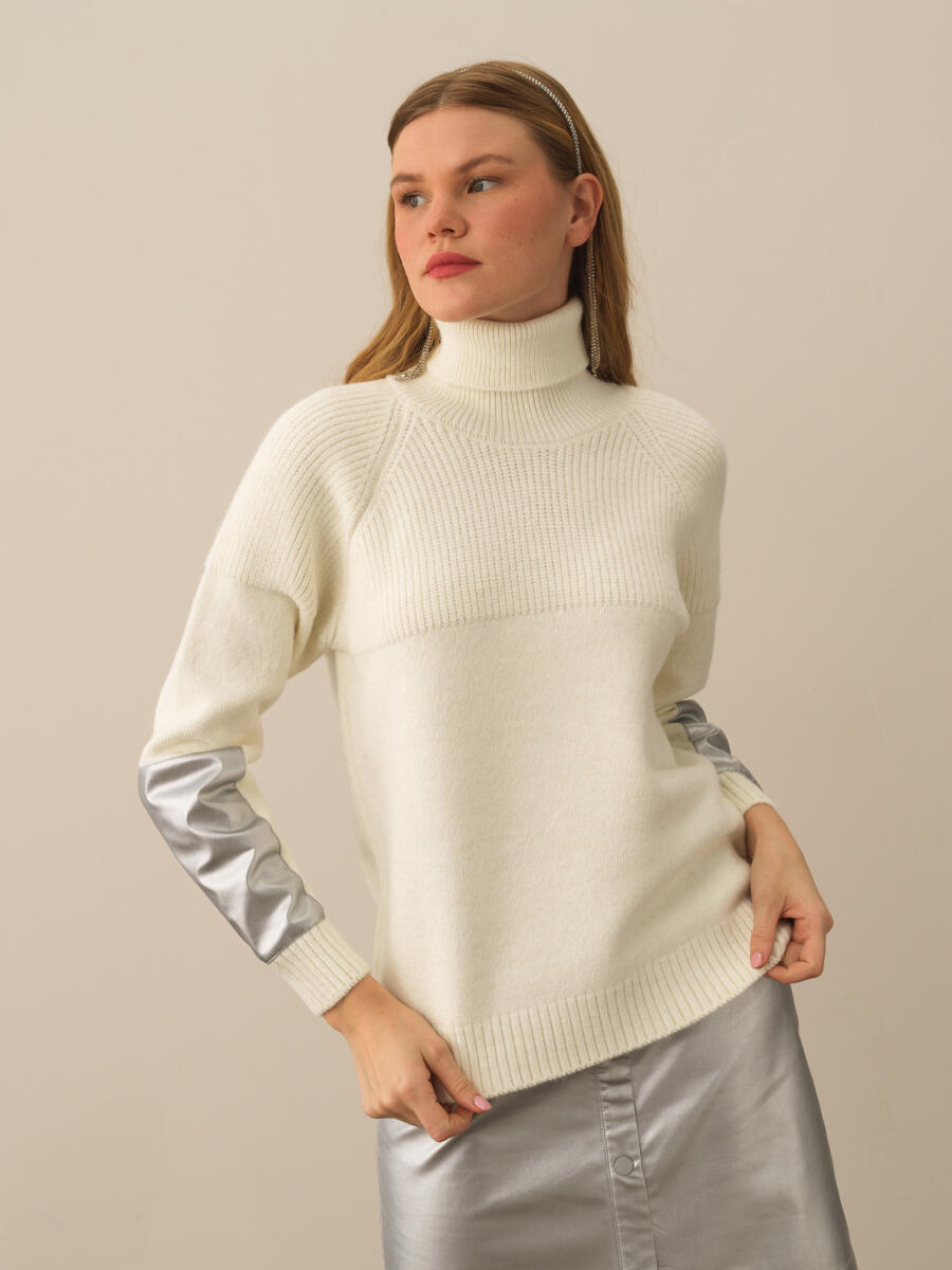 Turtleneck Regular Fit Wool Sweater
